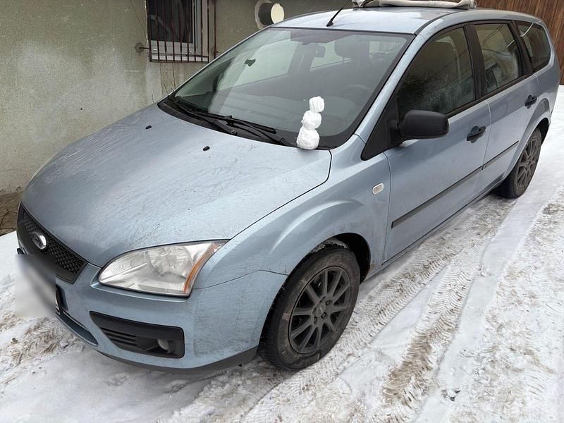 Blau Gebraucht 2006 Ford Focus Ghia Kombi | 2.000 € (Fairer Preis) - Bild 1/4