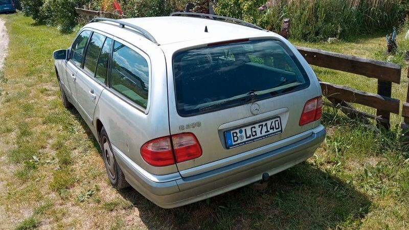Gebraucht Mercedes E200 Classic 163 PS (119 kW) 2002 Silber Kombi