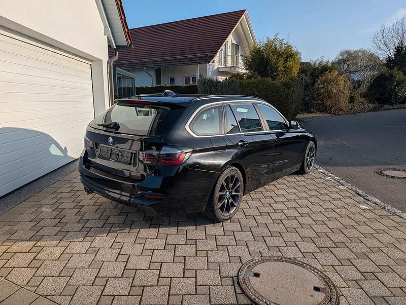 Gebraucht BMW 320 Advantage 190 PS (139 kW) 2017 Schwarz Kombi