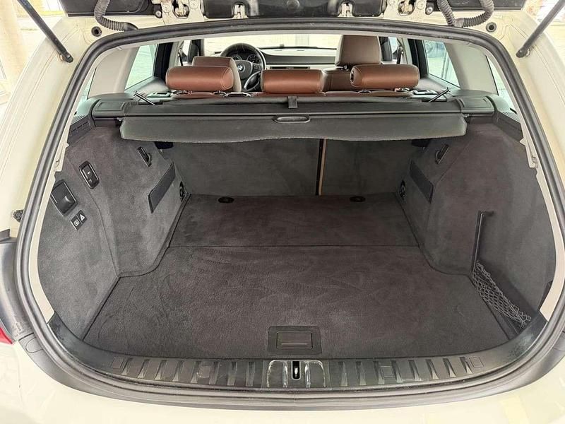 Gebraucht BMW 318 143 PS (105 kW) 2008 Alpinweiss (weiß) Kombi