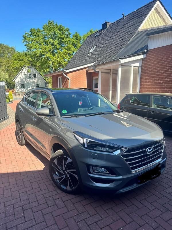 Grau Gebraucht 2020 Hyundai Tucson Premium SUV | 24.599 € (Fairer Preis) - Bild 1/4