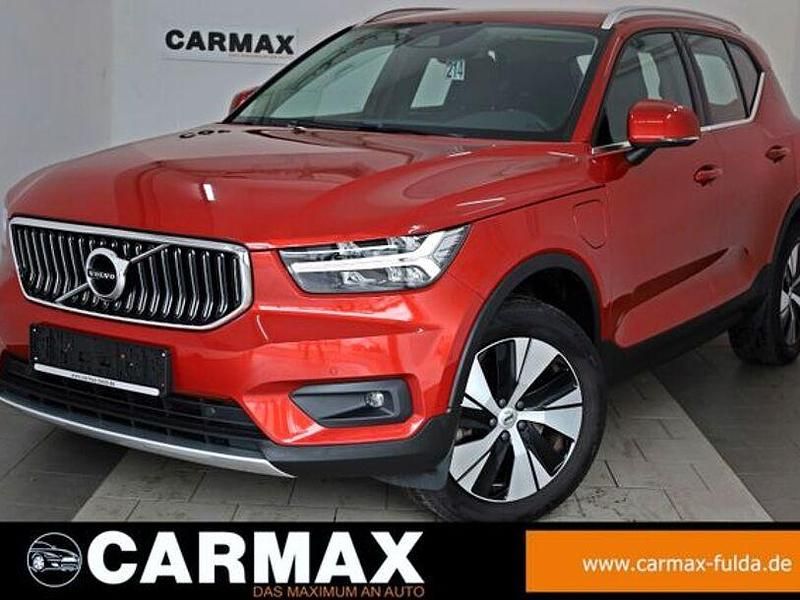 Fusion red / metallic (metallic) Gebraucht 2020 Volvo XC40 SUV | 25.900 € (Superpreis) - Bild 1/4
