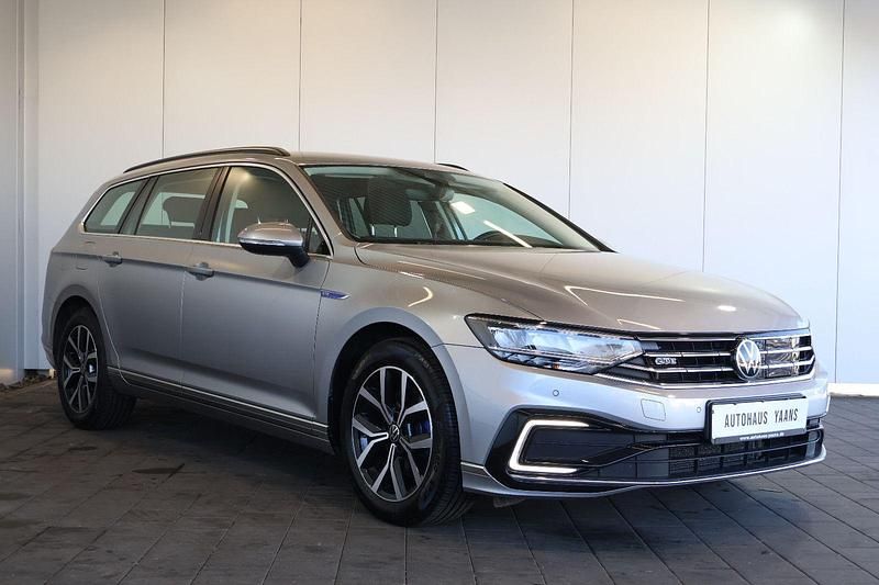Gebraucht VW Passat GTE 218 PS (160 kW) 2021 Silber Kombi