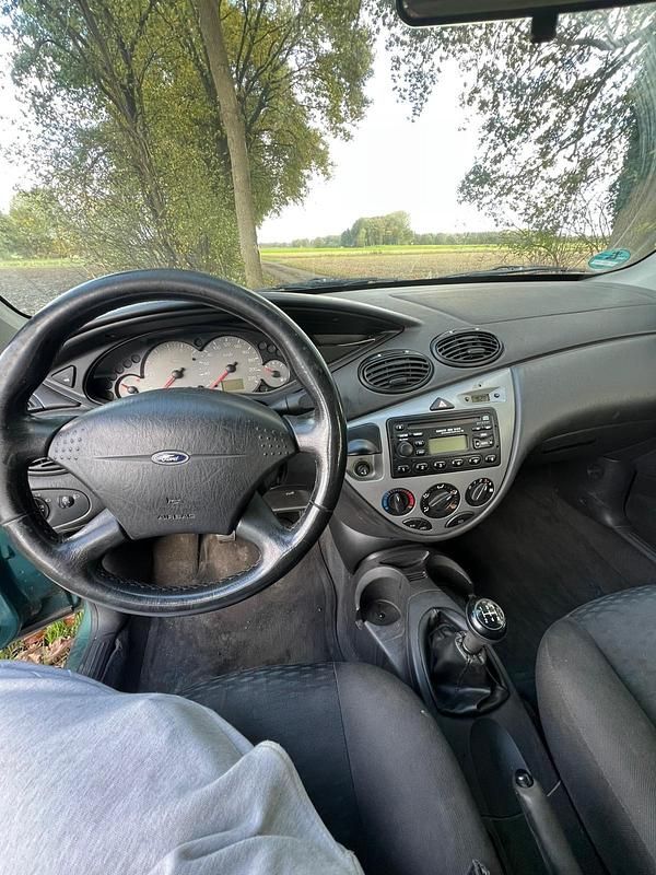 Gebraucht Ford Focus 100 PS (73 kW) 2001 Kleinwagen