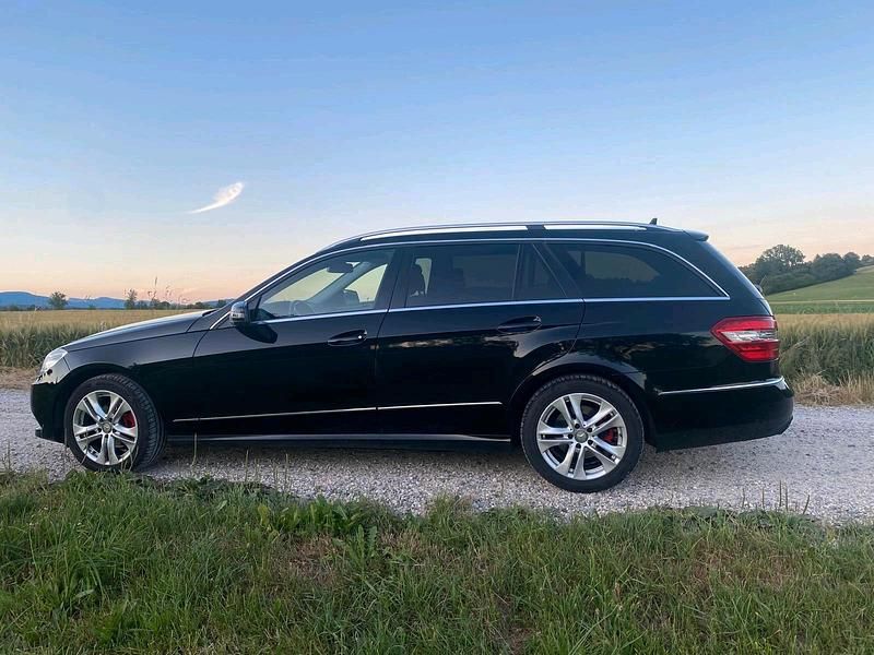 Schwarz Gebraucht 2012 Mercedes 170 Kombi | 8.500 € - Bild 1/4