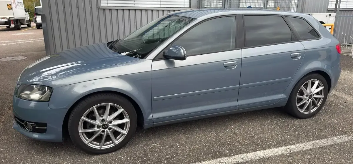Gebraucht Audi A3 Sportback 105 PS (77 kW) 2010 Blau Kleinwagen