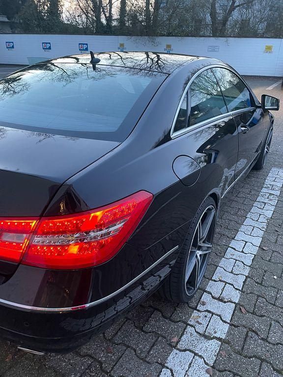 Gebraucht Mercedes E350 231 PS (169 kW) 2010 Schwarz Coupé