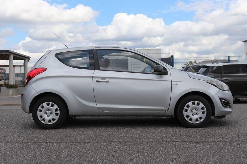 Silber Gebraucht 2014 Hyundai i20 Edition Kleinwagen | 2.990 € (Fairer Preis) - Bild 1/4