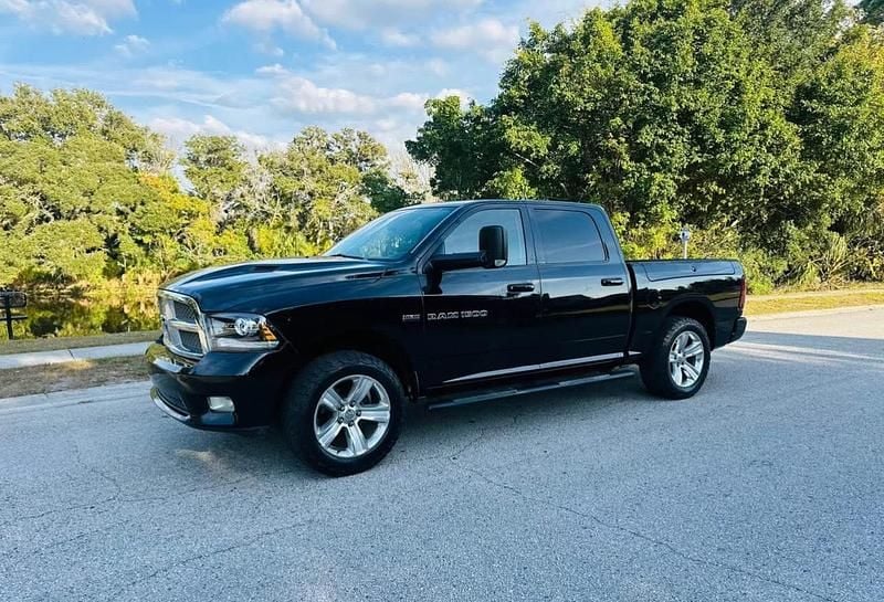 Schwarz Gebraucht 2012 Dodge Ram Abholung | 18.900 € (Fairer Preis) - Bild 1/4