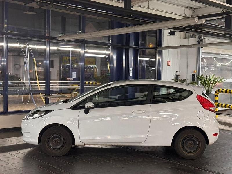 Gebraucht Ford Fiesta Trend 97 PS (71 kW) 2009 Weiß Kleinwagen