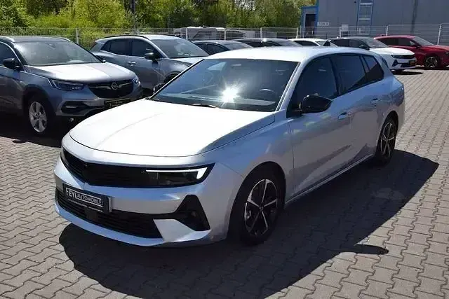 Gebraucht Opel Astra 131 PS (96 kW) 2024 Silber Kleinwagen