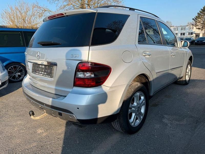 Gebraucht Mercedes ML320 224 PS (164 kW) 2005 Silber SUV