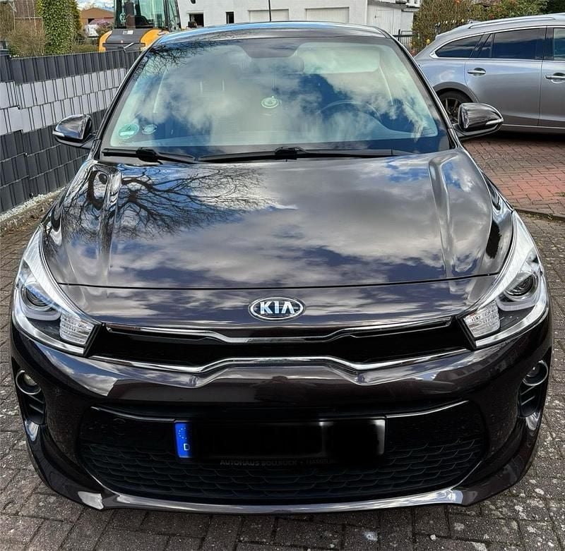 Braun Gebraucht 2018 Kia Rio DREAM-TEAM Edition Limousine | 9.000 € (Superpreis) - Bild 1/4