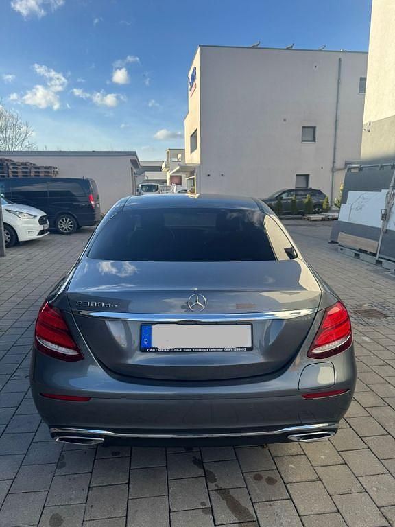 Grau Gebraucht 2020 Mercedes E300 Limousine | 31.500 € (Fairer Preis) - Bild 1/4
