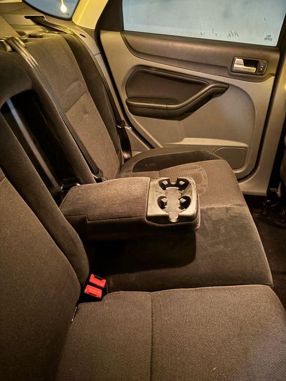 Gebraucht Ford Focus Ghia 101 PS (74 kW) 2009 Grau Limousine