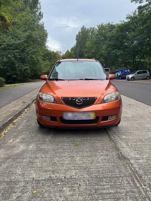 Orange Gebraucht 2003 Mazda 2 Limousine | 900 € (Fairer Preis) - Bild 1/4