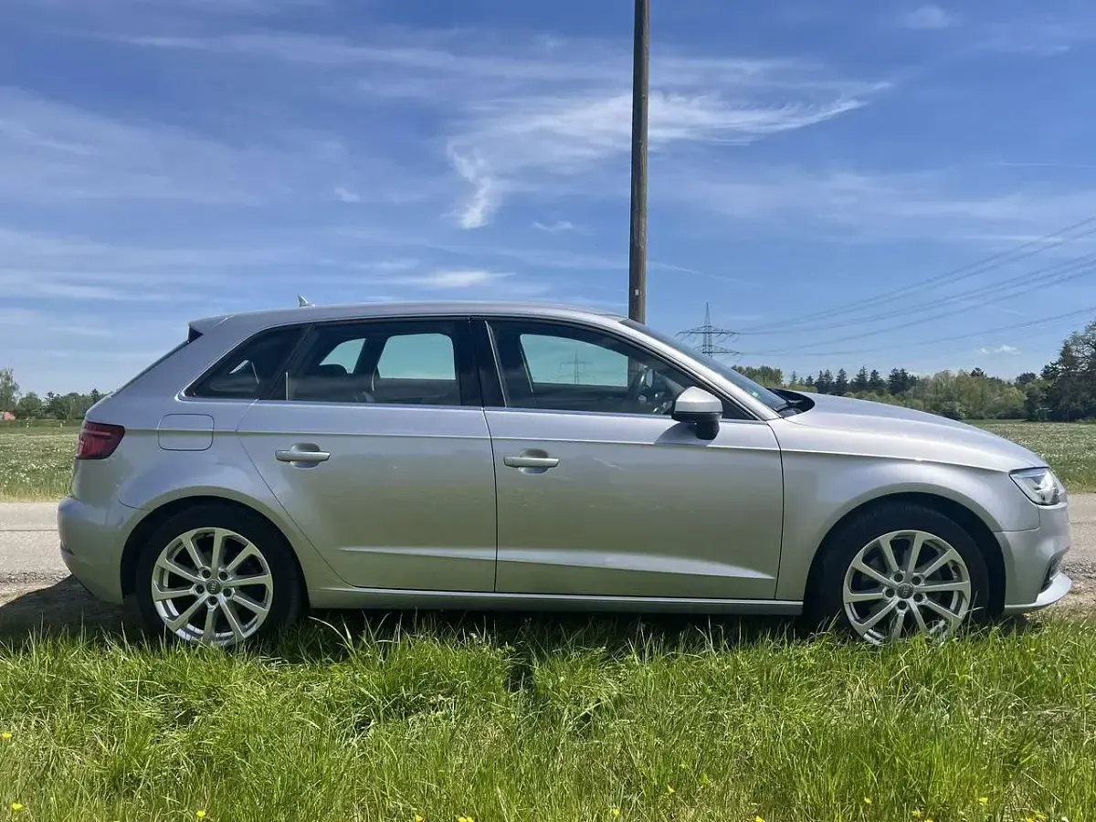 Używany Audi A3 Ambiente 150 KM (110 kW) 2018 Srebrny Sedan/Limuzyna