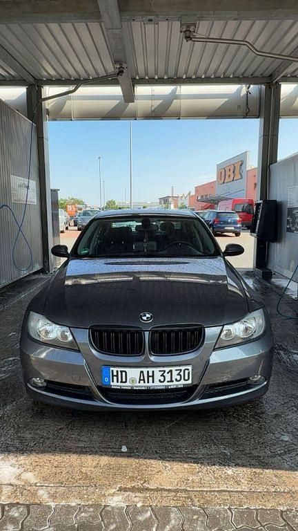 Gebraucht BMW 318 143 PS (105 kW) 2007 Grau Limousine