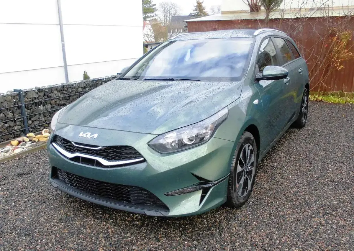 Neu Kia Ceed Sportswagon 140 PS (102 kW) 2026 Weiß Kombi