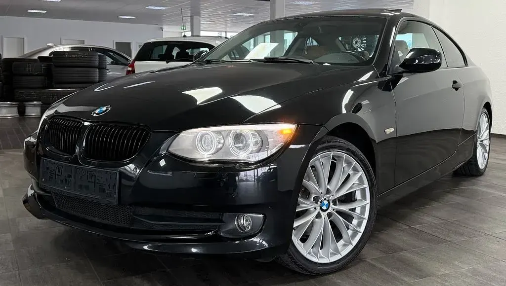 Gebraucht BMW 320 Sport Line 184 PS (135 kW) 2010 Saphirschwarz Coupé