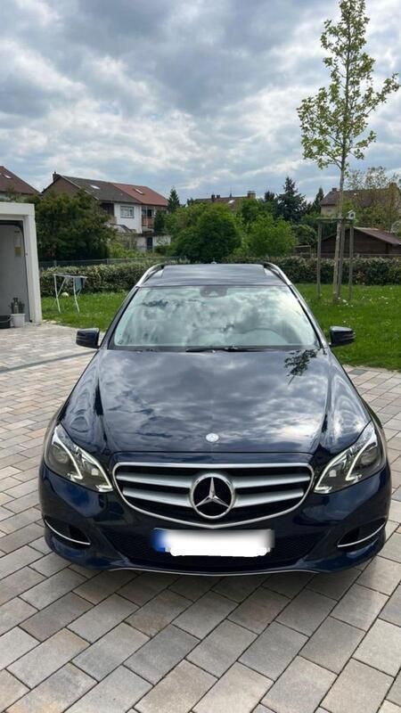 Blau Gebraucht 2014 Mercedes E200 Kombi | 21.500 € - Bild 1/4