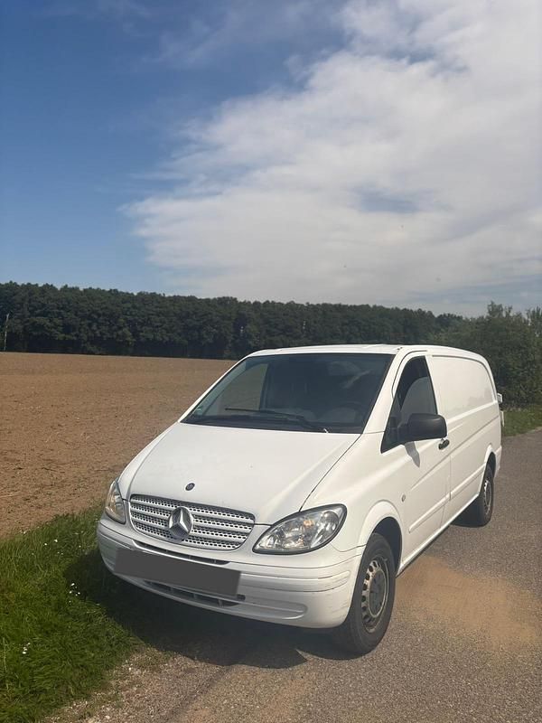 Weiß Gebraucht 2010 Mercedes Vito Van / Kleinbus | 5.890 € (Superpreis) - Bild 1/4