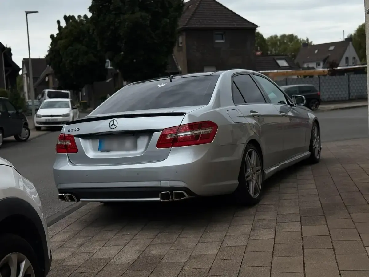 Gebraucht Mercedes E500 AMG 387 PS (284 kW) 2009 Silber Limousine