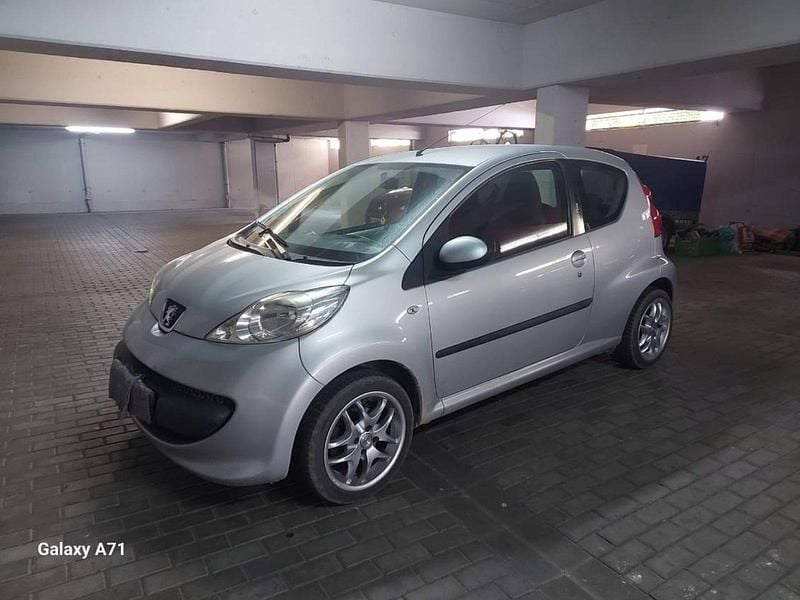 Silber Gebraucht 2007 Peugeot 107 Urban Move Kleinwagen | 3.300 € (Teuer) - Bild 1/4