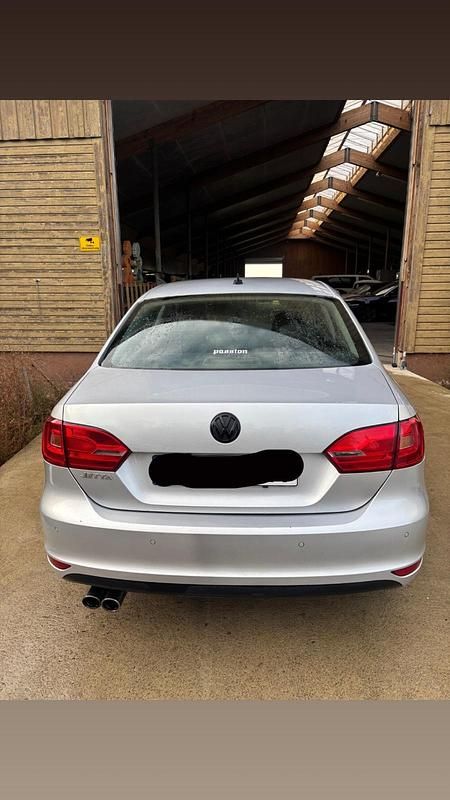 Gebraucht VW Jetta 105 PS (77 kW) 2012 Silber Limousine
