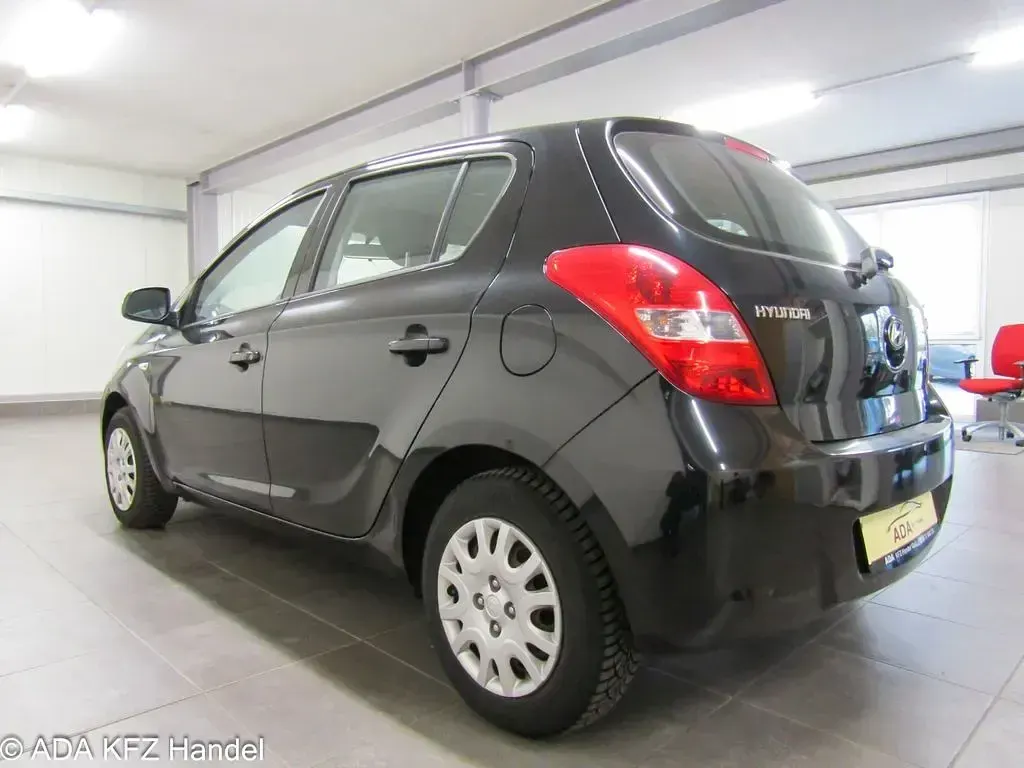 Gebraucht Hyundai i20 Edition 77 PS (56 kW) 2011 Schwarz Kleinwagen