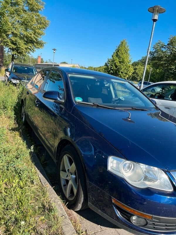 Blau Gebraucht 2005 VW Passat Limousine | 2.000 € - Bild 1/4