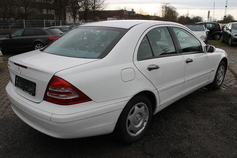 Gebraucht Mercedes C180 Classic 129 PS (94 kW) 2000 Weiß Limousine