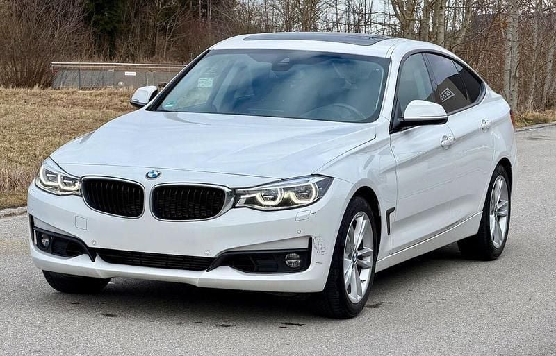 Gebraucht BMW 330 258 PS (189 kW) 2017 Weiß Limousine
