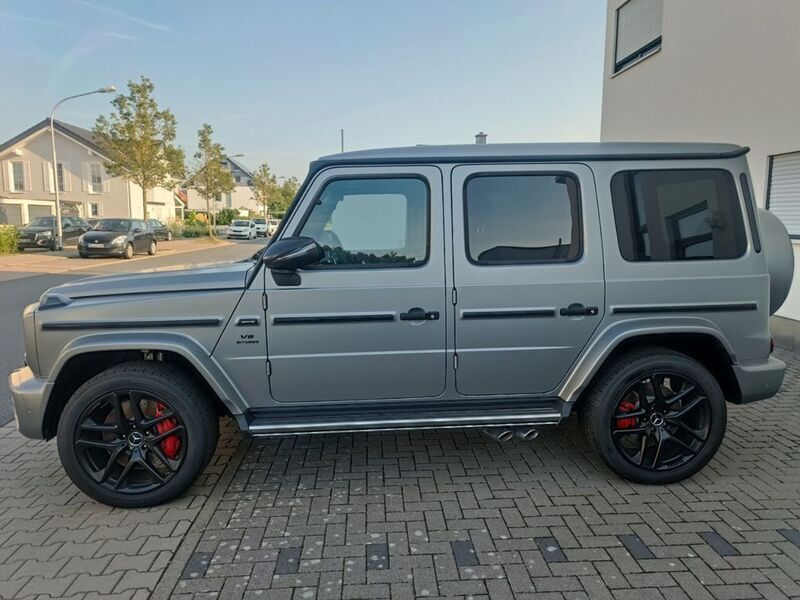 Grau Gebraucht 2023 Mercedes G63 AMG AMG SUV | 189.999 € (Guter Preis) - Bild 1/4