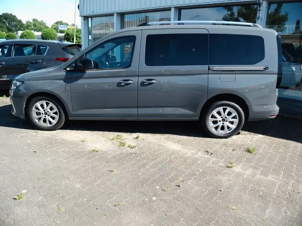 Gebraucht Ford Grand Tourneo Connect Titanium 116 PS (85 kW) 2025 Grau Van / Kleinbus