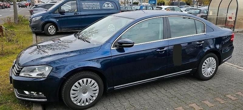 Gebraucht VW Passat 140 PS (102 kW) 2012 Blau Limousine