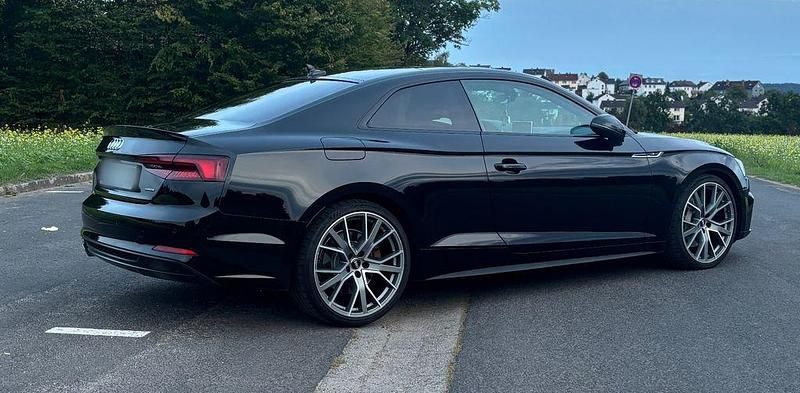 Schwarz Gebraucht 2019 Audi A5 Ambiente Coupé | 34.499 € (Teuer) - Bild 1/4