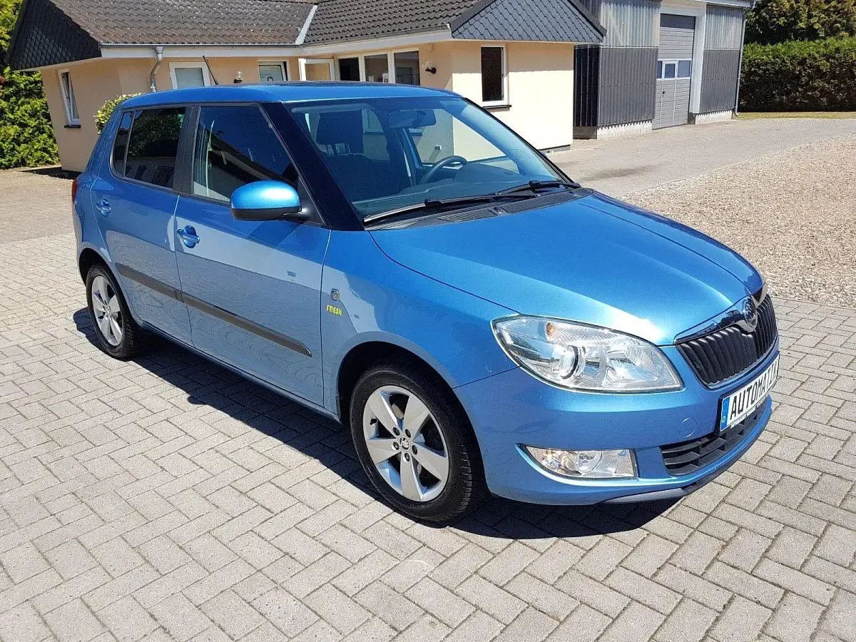 Gebraucht Skoda Fabia Fresh 105 PS (77 kW) 2013 Blau Kleinwagen