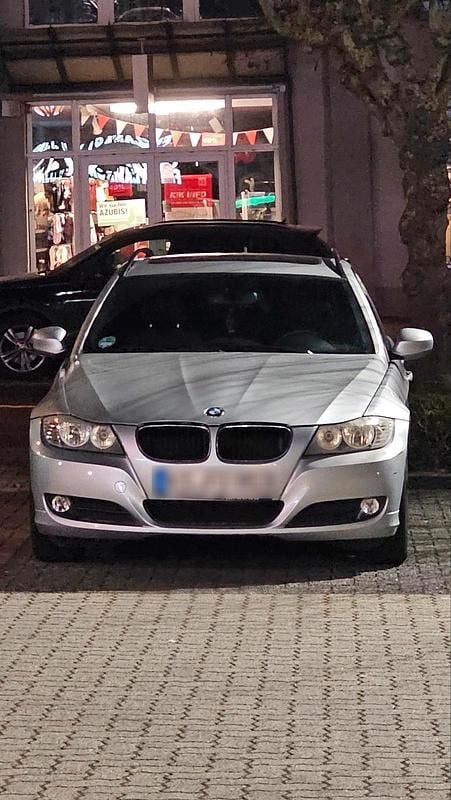 Silber Gebraucht 2009 BMW 318 Kombi | 5.500 € (Fairer Preis) - Bild 1/4