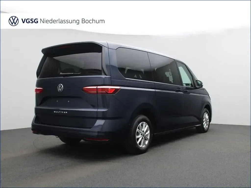 Gebraucht VW Multivan Life 150 PS (110 kW) 2025 Blau Van / Kleinbus