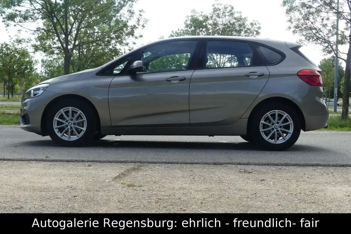 Gebraucht BMW 218 136 PS (100 kW) 2017 Platinsilber metallic Van / Kleinbus