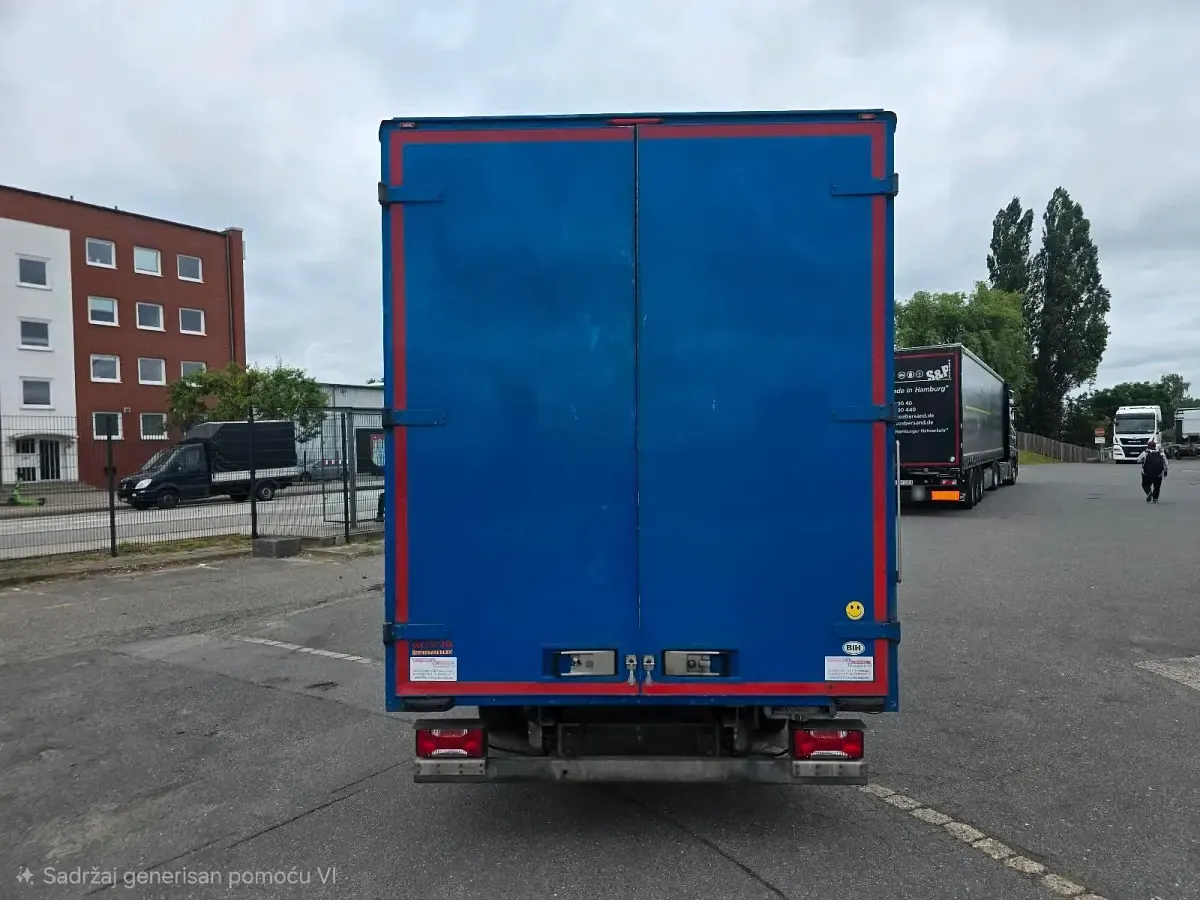 Gebraucht Iveco Daily 156 PS (114 kW) 2018 Blau Kombi