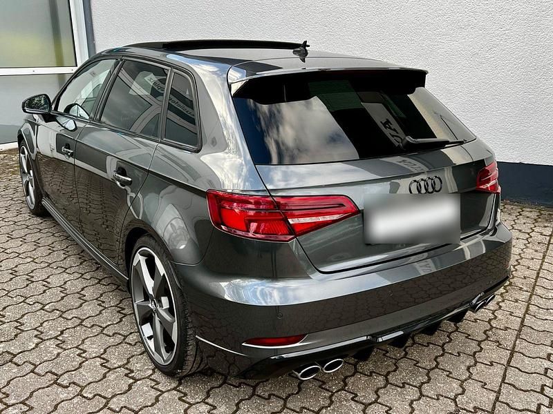 Gebraucht Audi S3 Ambiente 300 PS (220 kW) 2019 Grau Limousine