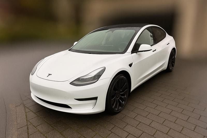 Weiß Gebraucht 2023 Tesla Model 3 Performance Limousine | 31.999 € (Superpreis) - Bild 1/4