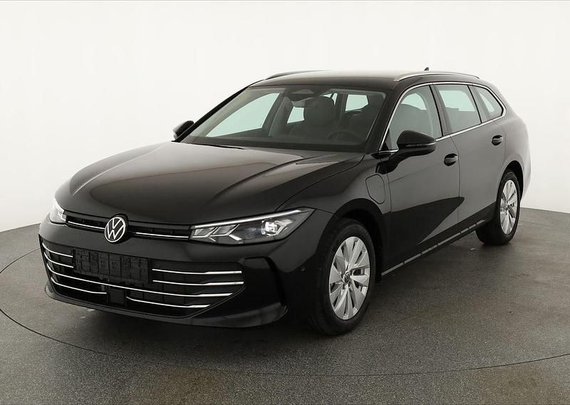 Grenadillschwarz metallic Neu 2025 VW Passat Business Kombi | 42.495 € (Superpreis) - Bild 1/4
