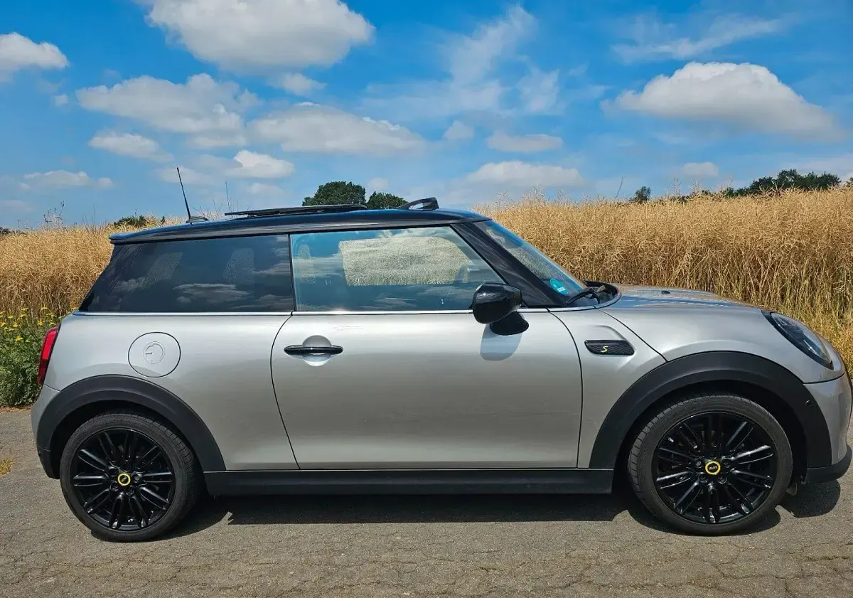 Gebraucht Mini Cooper SE Classic 135 kW (184 PS) 2023 Silber Kleinwagen
