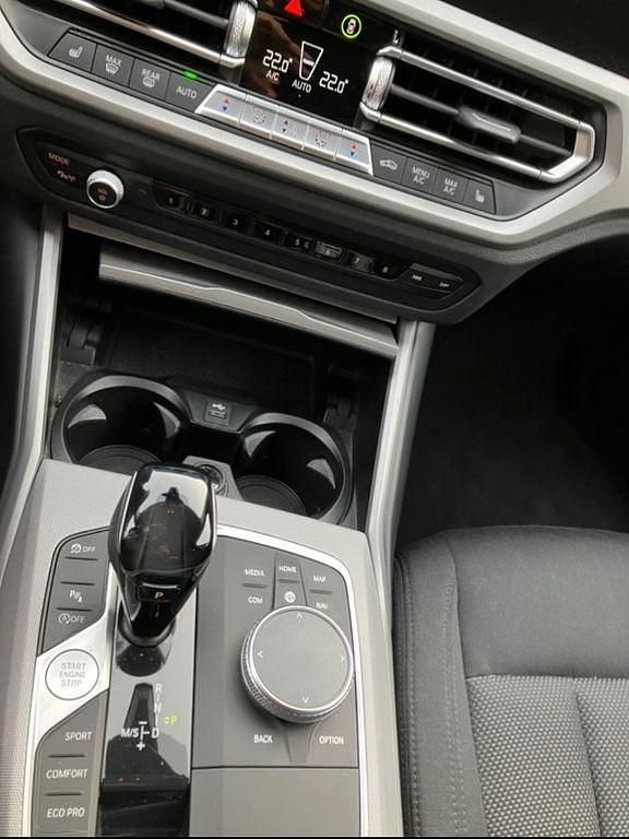 Gebraucht BMW 318 Advantage 156 PS (114 kW) 2021 Weiß Limousine