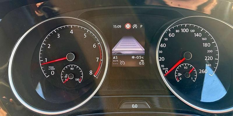 Gebraucht VW Touran Highline 150 PS (110 kW) 2017 Silber Van / Kleinbus