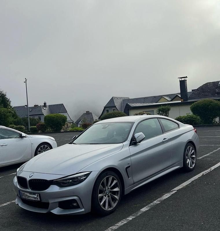 Silber Gebraucht 2019 BMW 420 M Sport Coupé | 24.600 € (Fairer Preis) - Bild 1/4