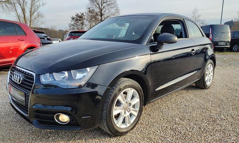 Schwarz Gebraucht 2013 Audi A1 Attraction Limousine | 6.900 € (Fairer Preis) - Bild 1/4